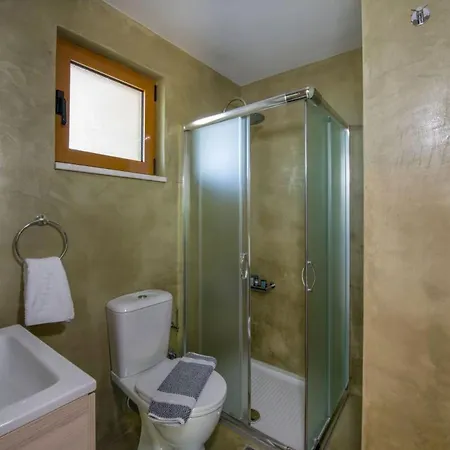 Lady Dafni With Private Heated Pool וילה *