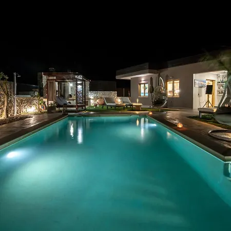 Lady Dafni With Private Heated Pool וילה