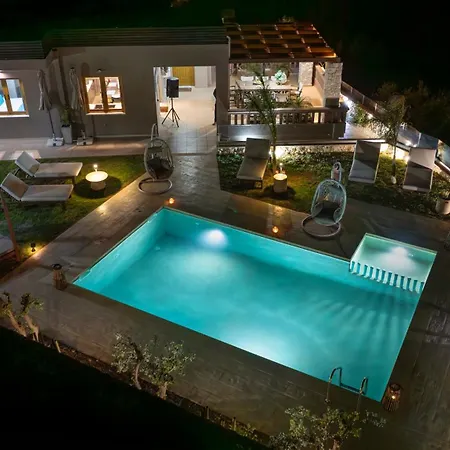 Lady Dafni With Private Heated Pool *