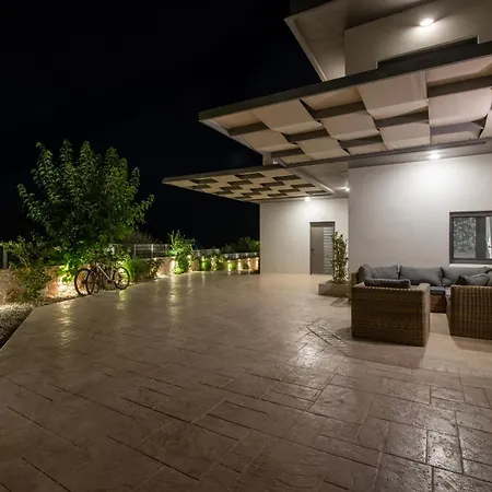 וילה Lady Dafni With Private Heated Pool